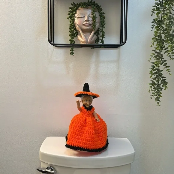 Vintage Hand crocheted Witch toilet paper cover | Halloween | Fall Decor | BX24 - Picture 2 of 9